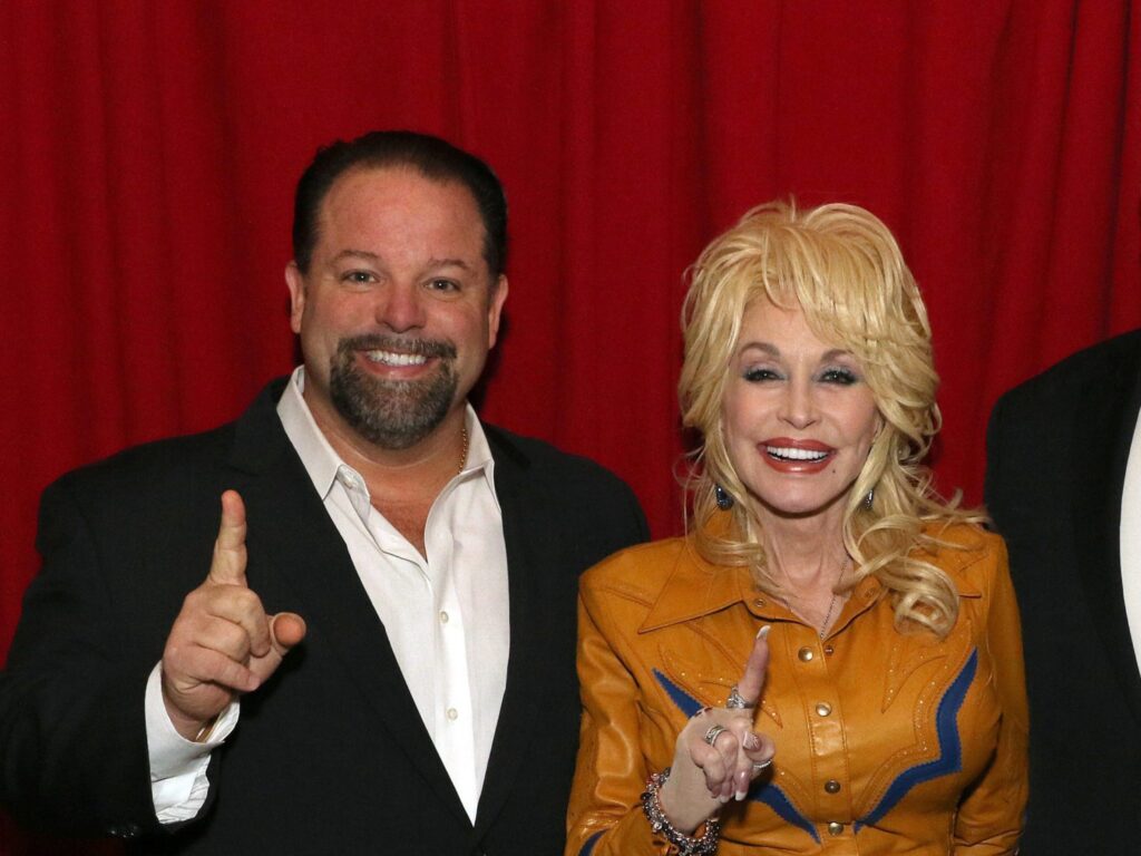 Dolly PArton - maverick-country.com
