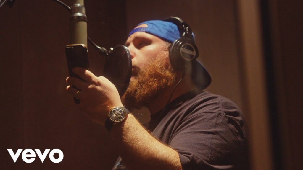 Luke Combs I Ain't No Cowboy - Maverick Country