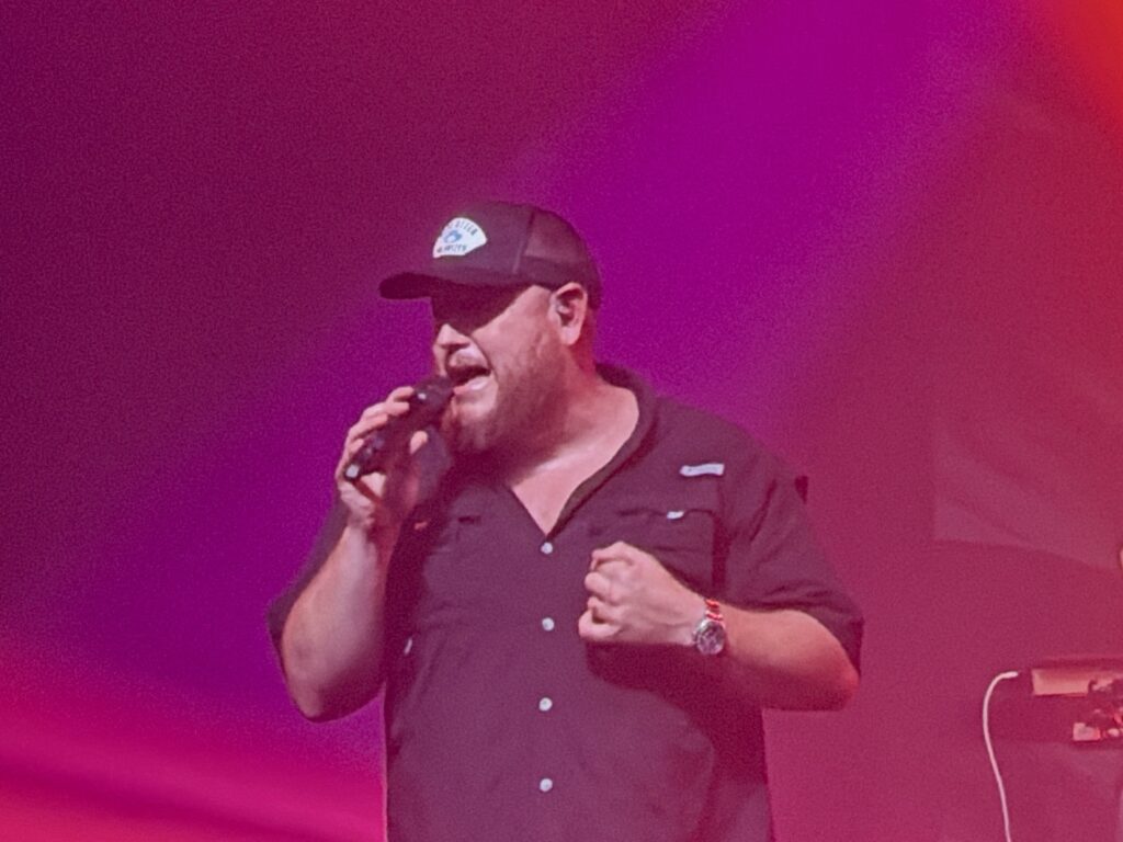 Luke Combs UK. maverick-country.com