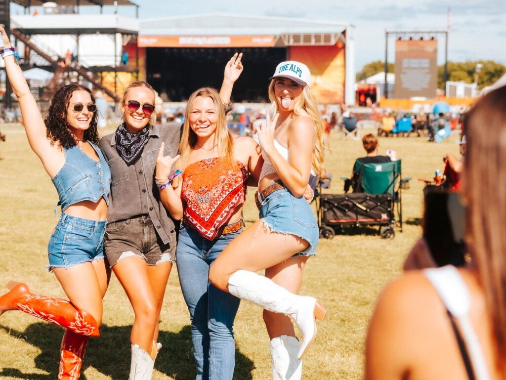 Born and Raised Festival. maverick-country.com