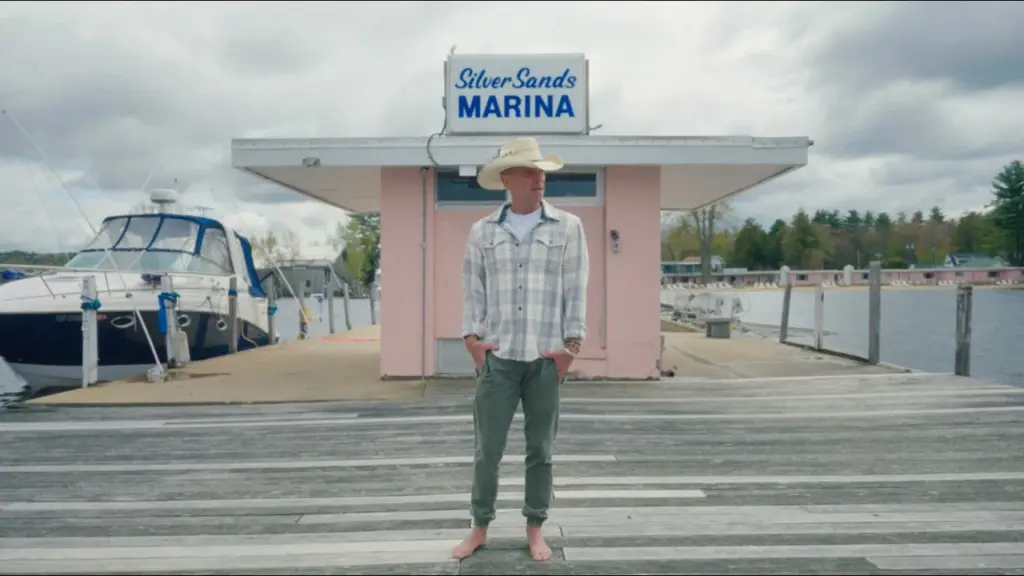 Kenny Chesney. maverick-country.com
