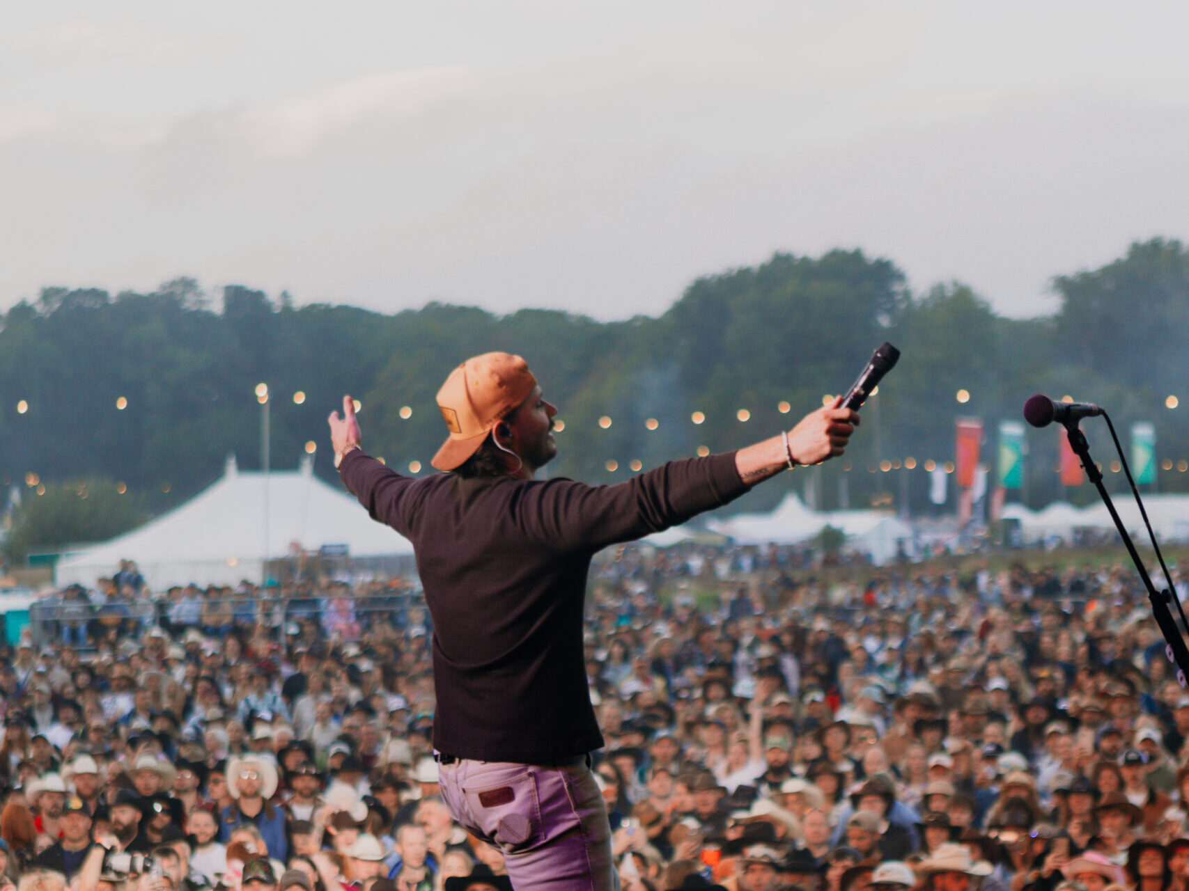 The Long Road Festival welcomes over 40,000 country music fans. maverick-country.com