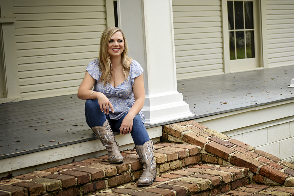 Singer songwriter Stephanie Rabus has released the official music video for her latest single, “Payback’s A Beach”, following its premiere with RFD TV. maverick-country.com