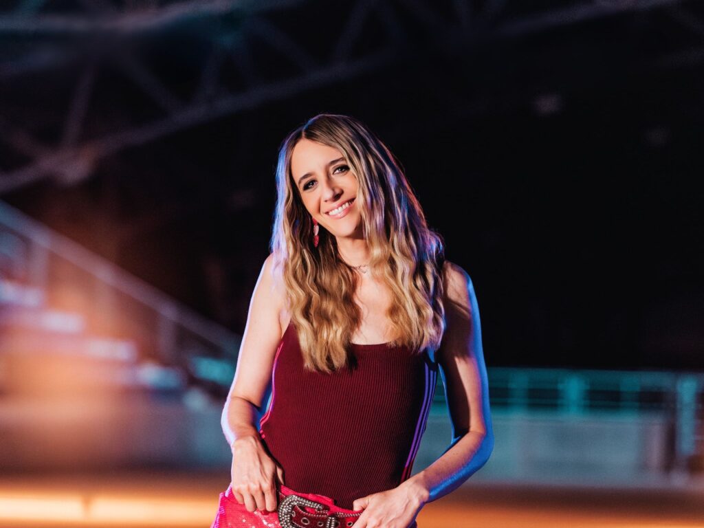 Kaylee Bell. maverick-country.com